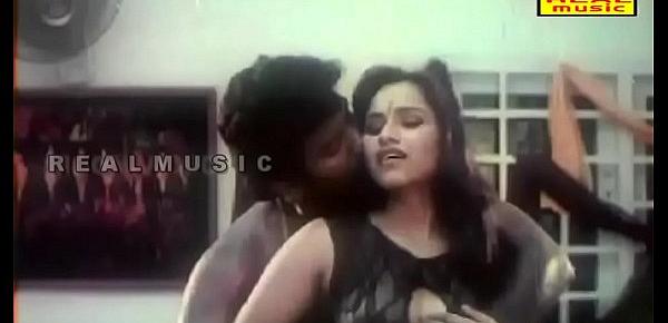  Mallu Reshma Aunty Nipple and lips Sucking..you will CUM